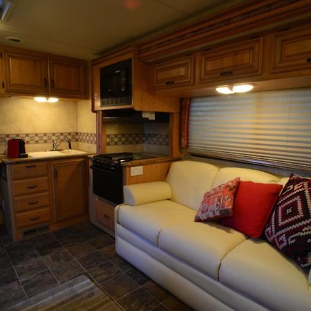 Luxury American Rv With Hot Tub Vila West Chiltington Exterior foto