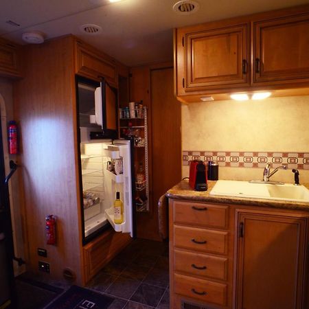 Luxury American Rv With Hot Tub Vila West Chiltington Exterior foto