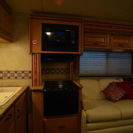 Luxury American Rv With Hot Tub Vila West Chiltington Exterior foto