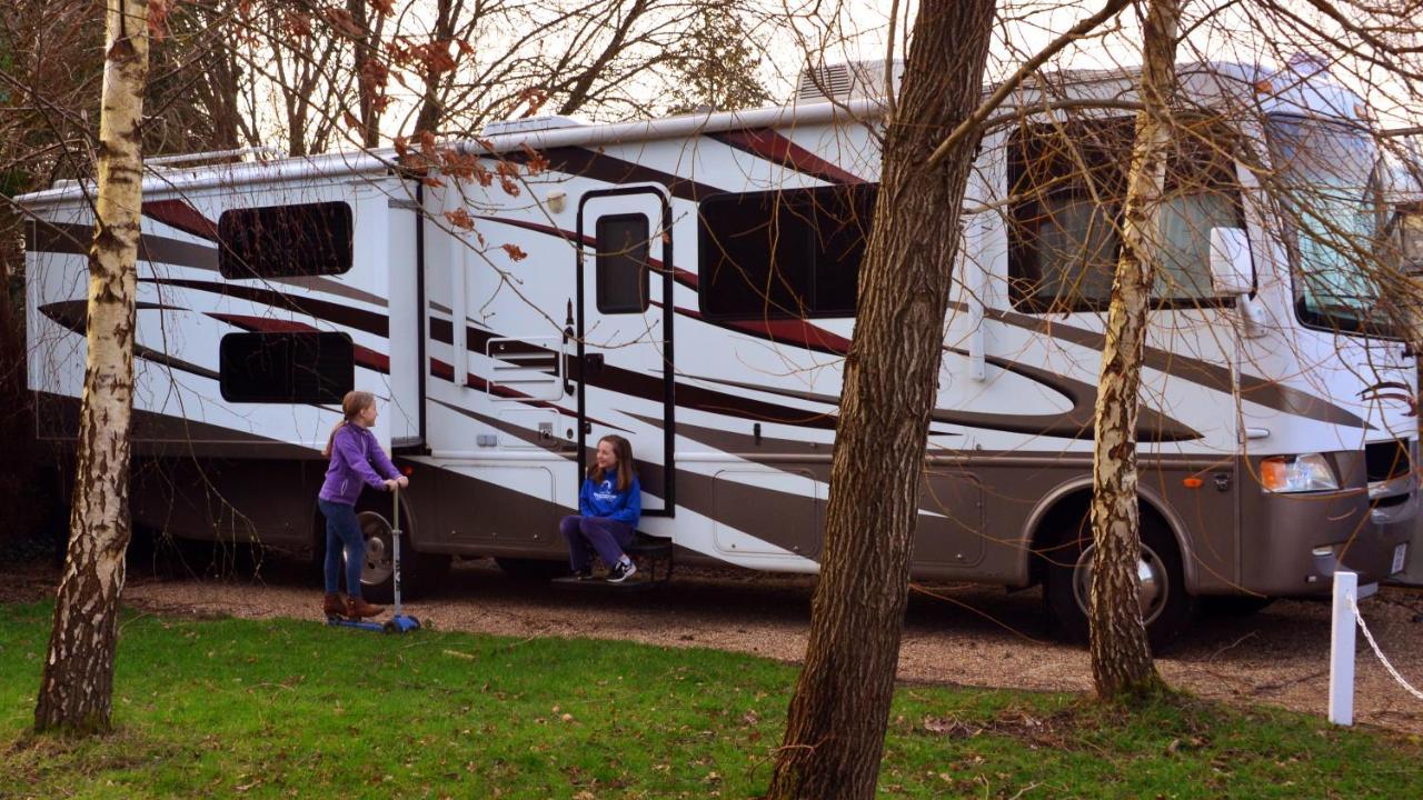 Luxury American Rv With Hot Tub Vila West Chiltington Exterior foto