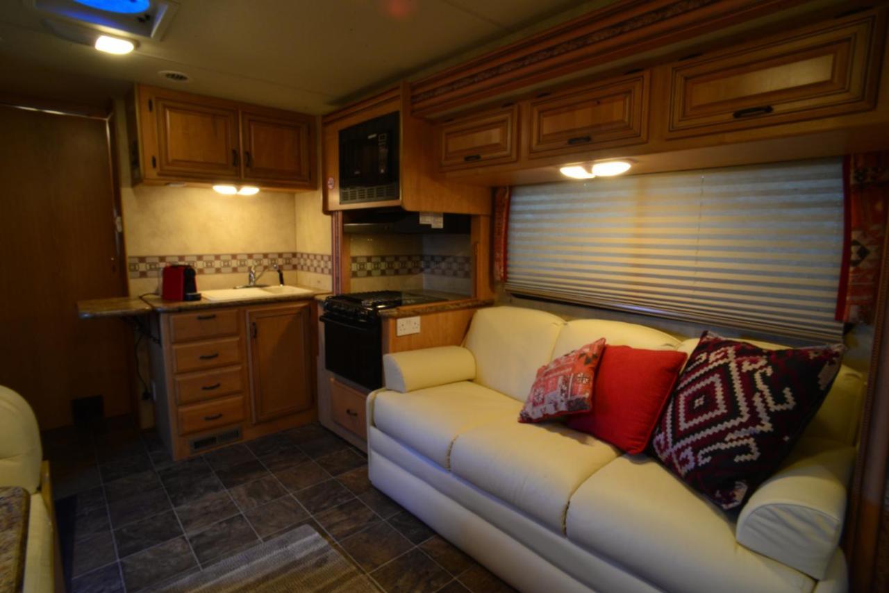 Luxury American Rv With Hot Tub Vila West Chiltington Exterior foto