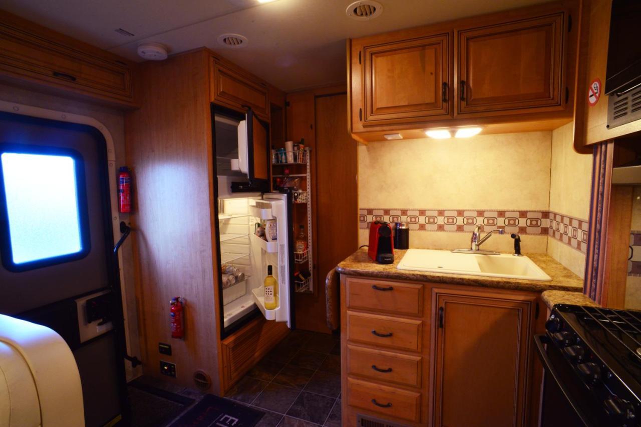 Luxury American Rv With Hot Tub Vila West Chiltington Exterior foto