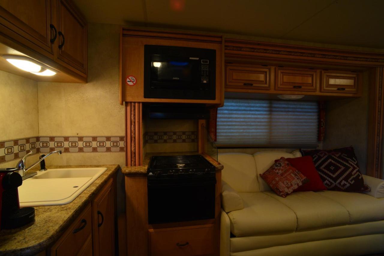 Luxury American Rv With Hot Tub Vila West Chiltington Exterior foto