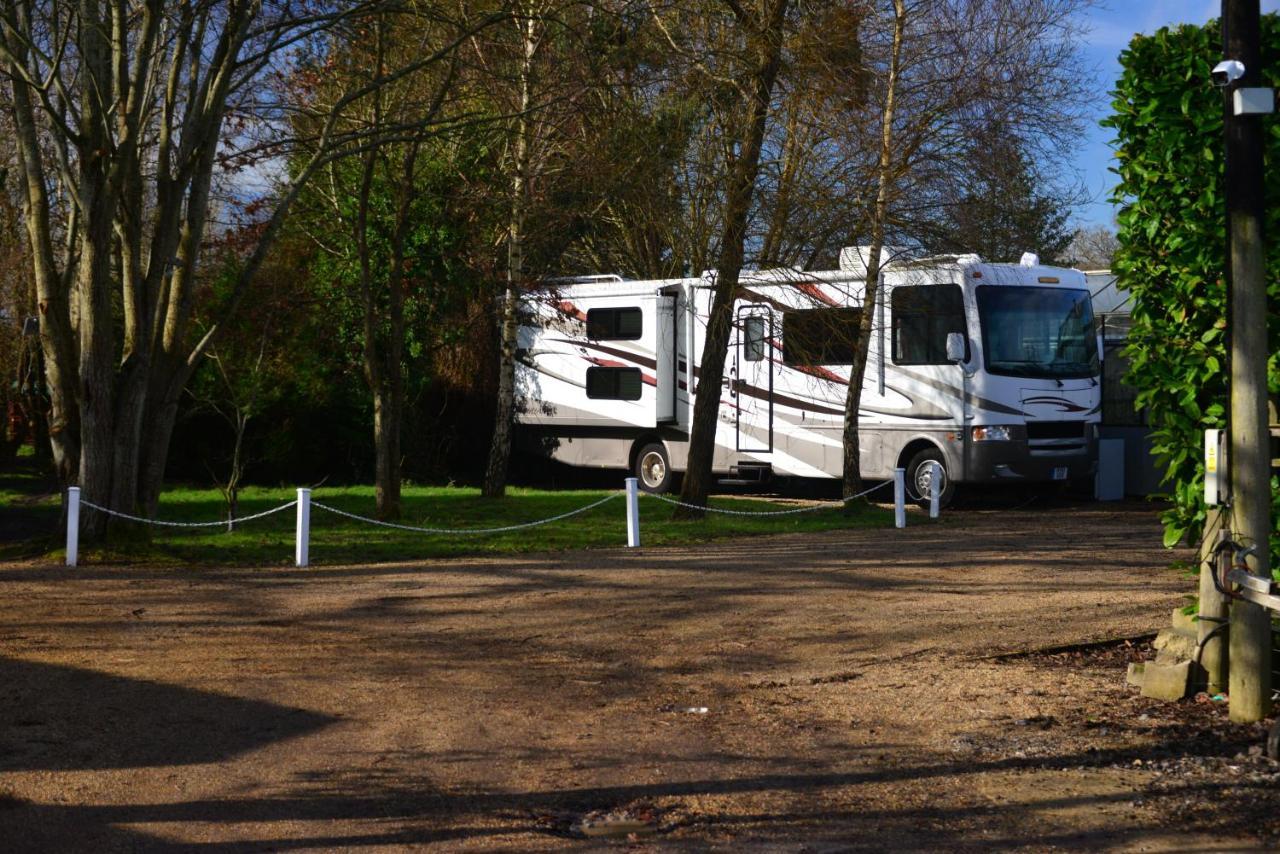 Luxury American Rv With Hot Tub Vila West Chiltington Exterior foto