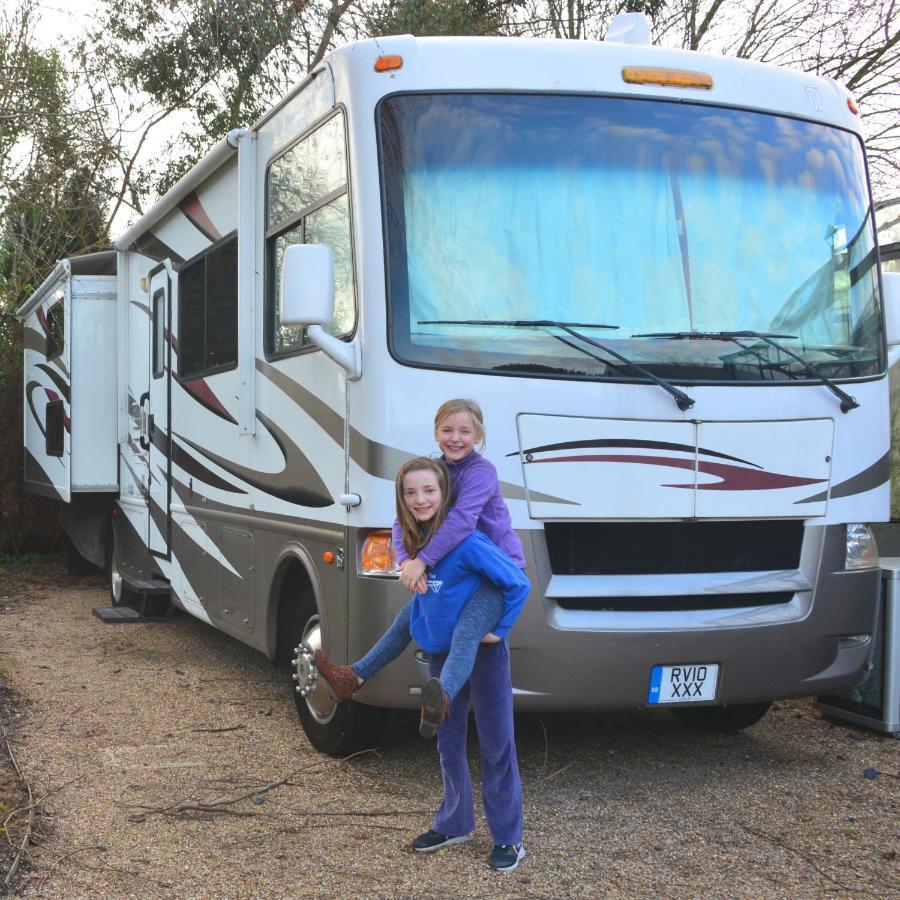 Luxury American Rv With Hot Tub Vila West Chiltington Exterior foto